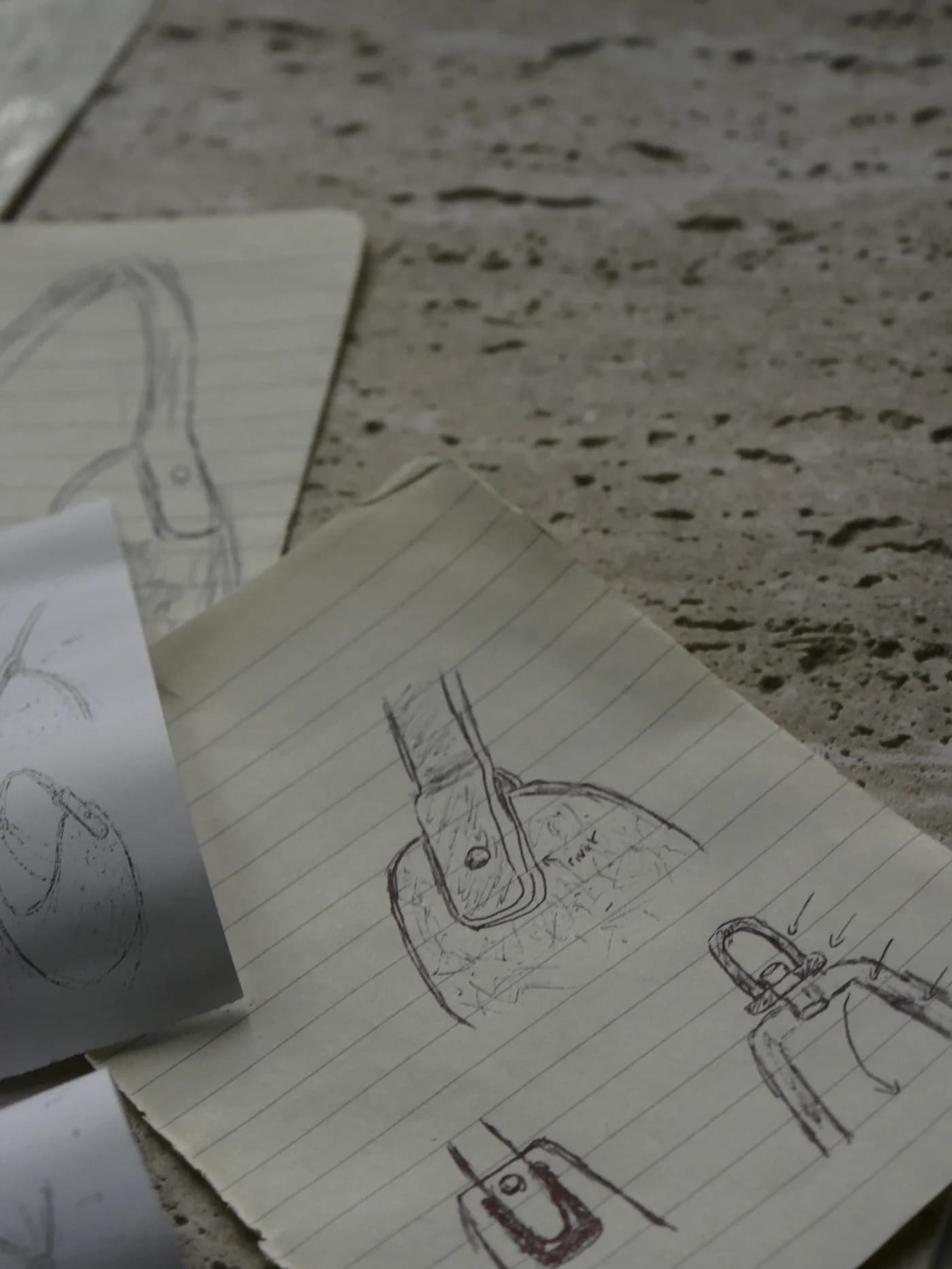 Drawings of the leather attachment and its fastening to the PORTALE shell